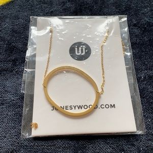 JONESY WOOD Gold Initial “O” Necklace .